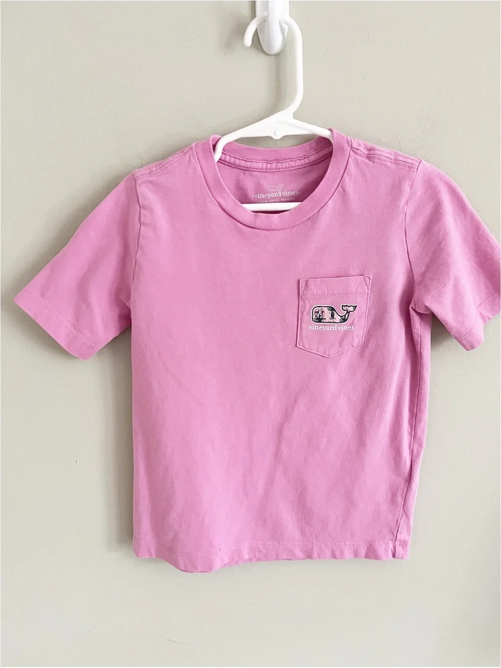 Vineyard Vines girls pink whale 🐳 logo pocket T-shirt
